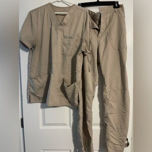 Men’s scrub set Cherokee